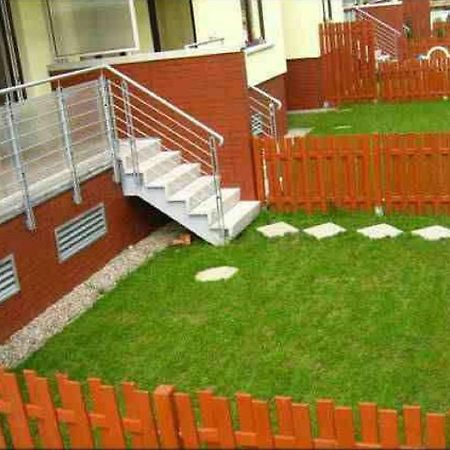 Ferienwohnung Zielone Tarasy Z Ogrodkiem Kolberg Exterior foto