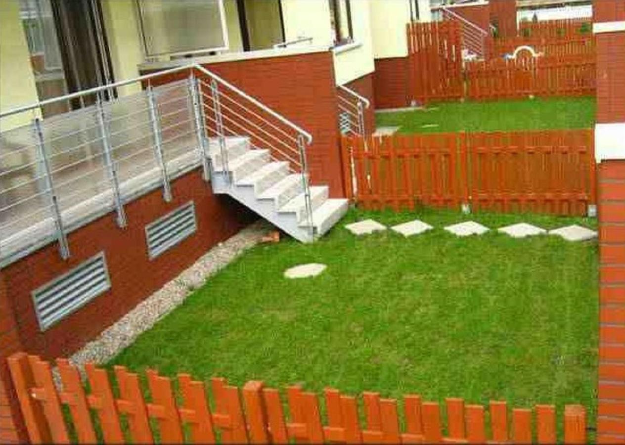 Ferienwohnung Zielone Tarasy Z Ogrodkiem Kolberg Exterior foto